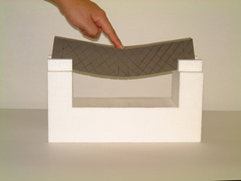 Model Mekanisme Retak Balok Beton Menggunakan Busa Urethane Crack Mechanism Model of Concrete Beams Using Urethane Foam