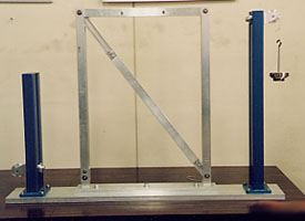 Peralatan Uji Mekanik Mechanical Testing Apparatus for Braced and Knee-Braced Frames